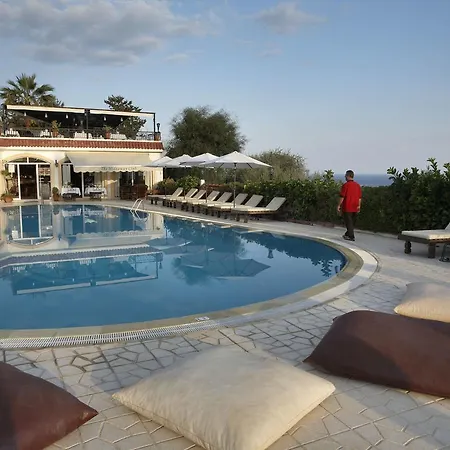 Hideway Club 4*