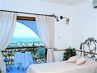 Отель Hideway Club Кирения