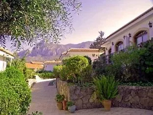 Hideway Club Отель Кирения