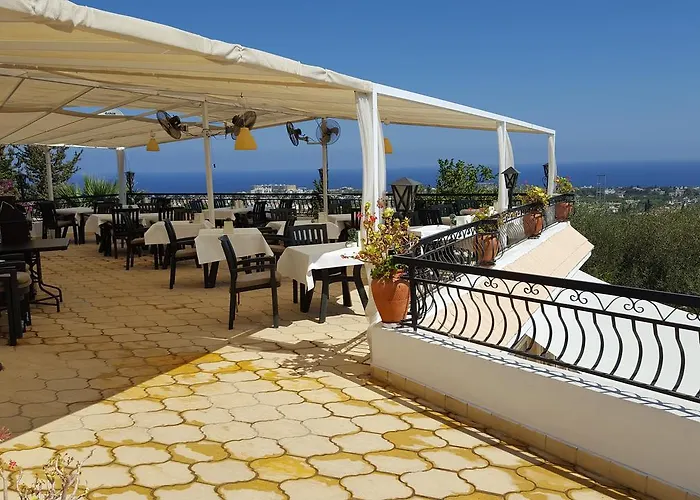 Отель Hideway Club