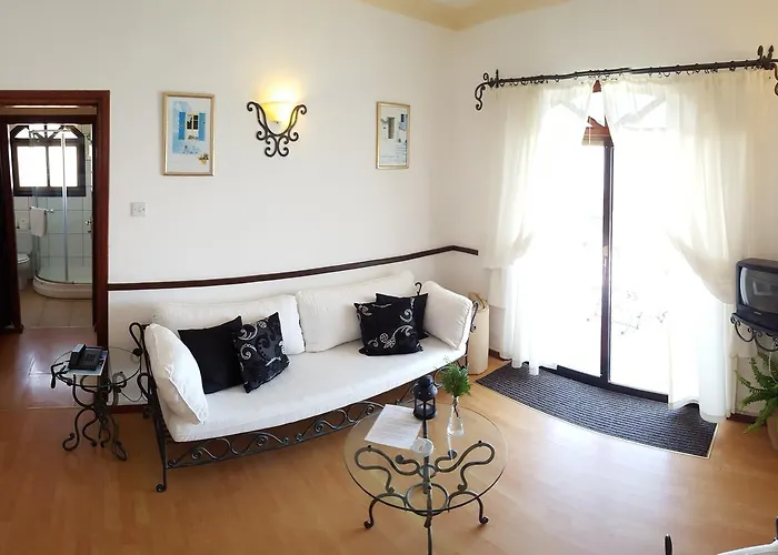 Hideway Club Отель Кирения