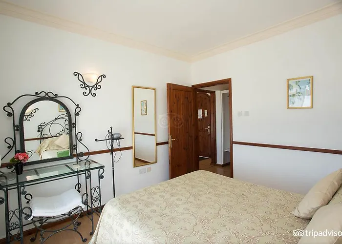 Hideway Club Отель 4*