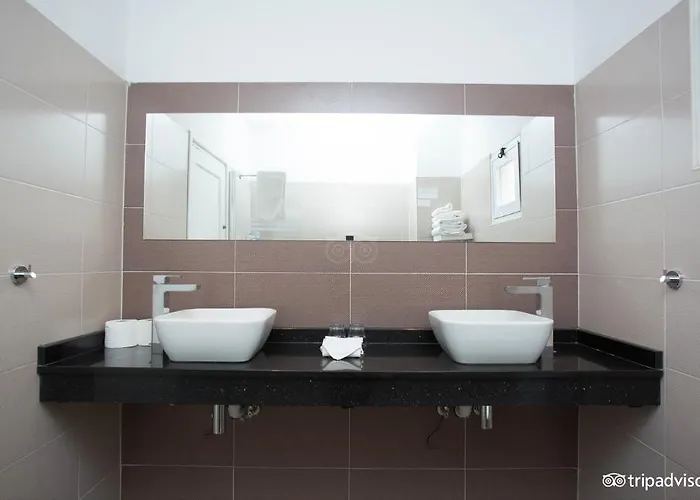 Отель Hideway Club 4*