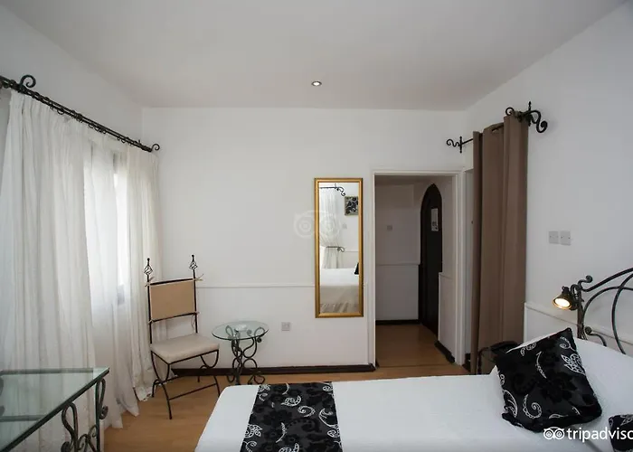 Hideway Club Отель 4*