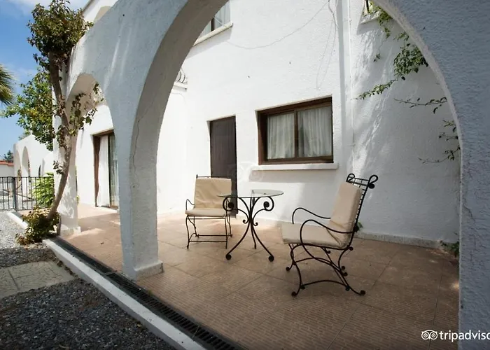 Hideway Club Отель Кирения