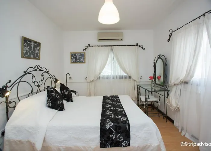 Hideway Club Отель 4*