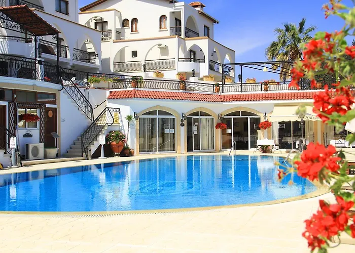 Hideway Club Hotell 4*